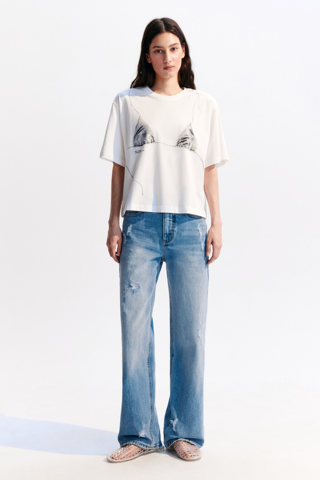 Футболка хлопковая с принтом-бикини - цвет белый - 4