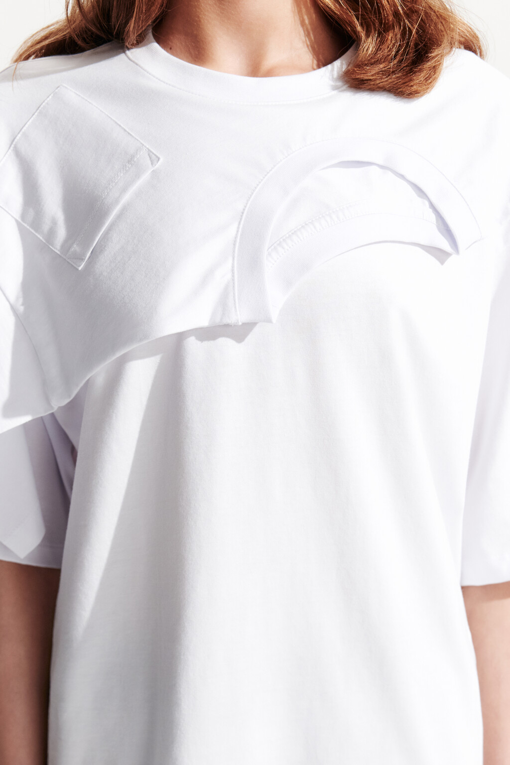 Футболка в стиле деконструктивизма - цвет белый - 7