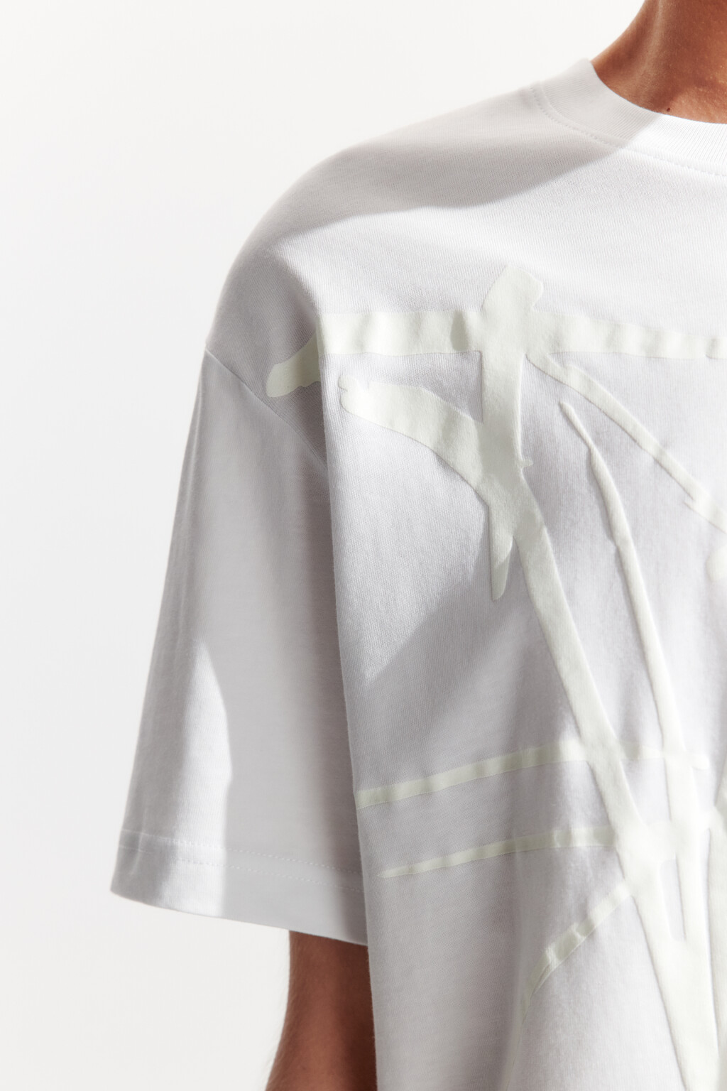 Футболка с люминесцентным принтом - цвет белый - 7