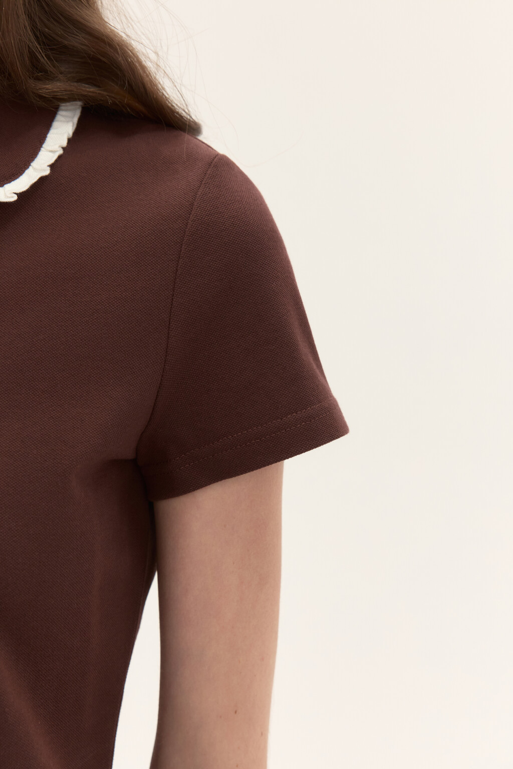 Футболка-поло с ажурным воротником - цвет коричневый - 6