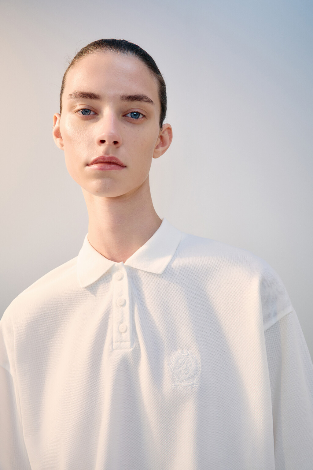 Футболка-поло с вышивкой - цвет белый - 5