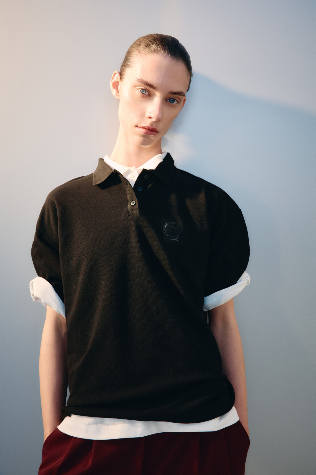 Футболка-поло с вышивкой - цвет черный - 2