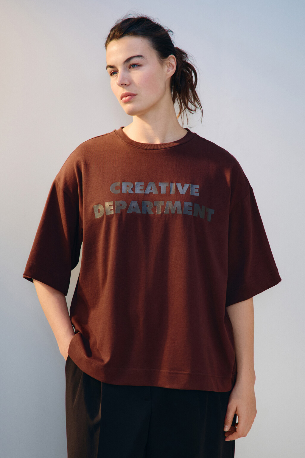 Футболка oversize с принтом - цвет коричневый - 2