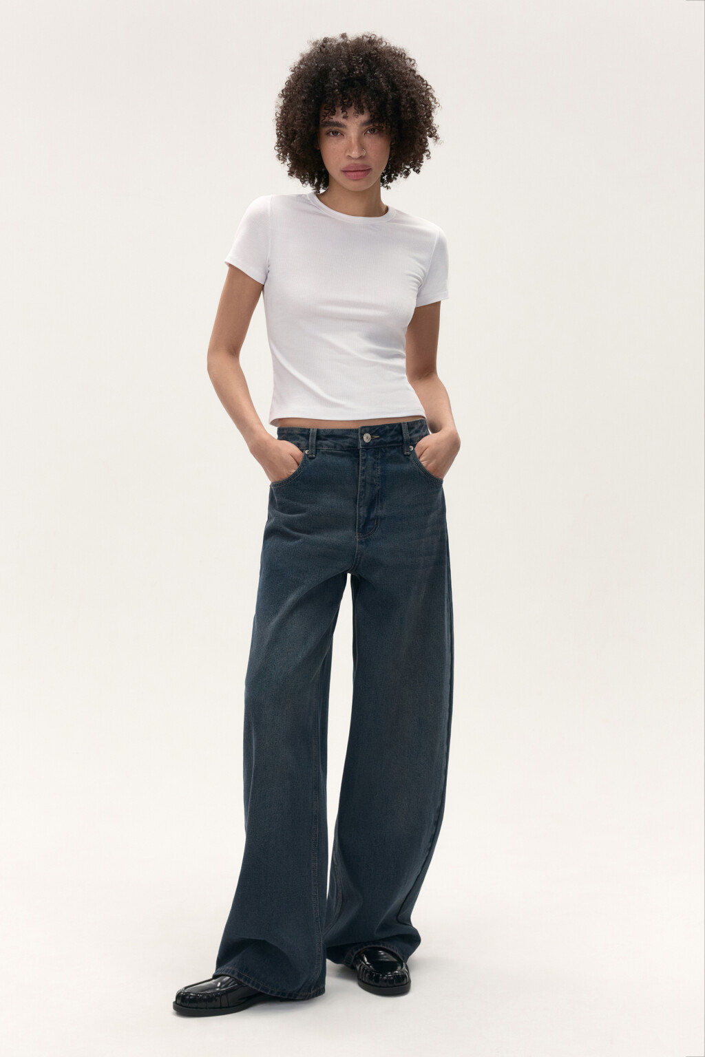 Футболка из фактурного трикотажа - цвет белый - 4