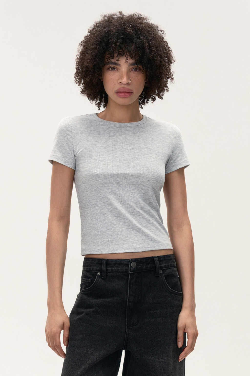 Футболка из фактурного трикотажа - цвет серый - 2