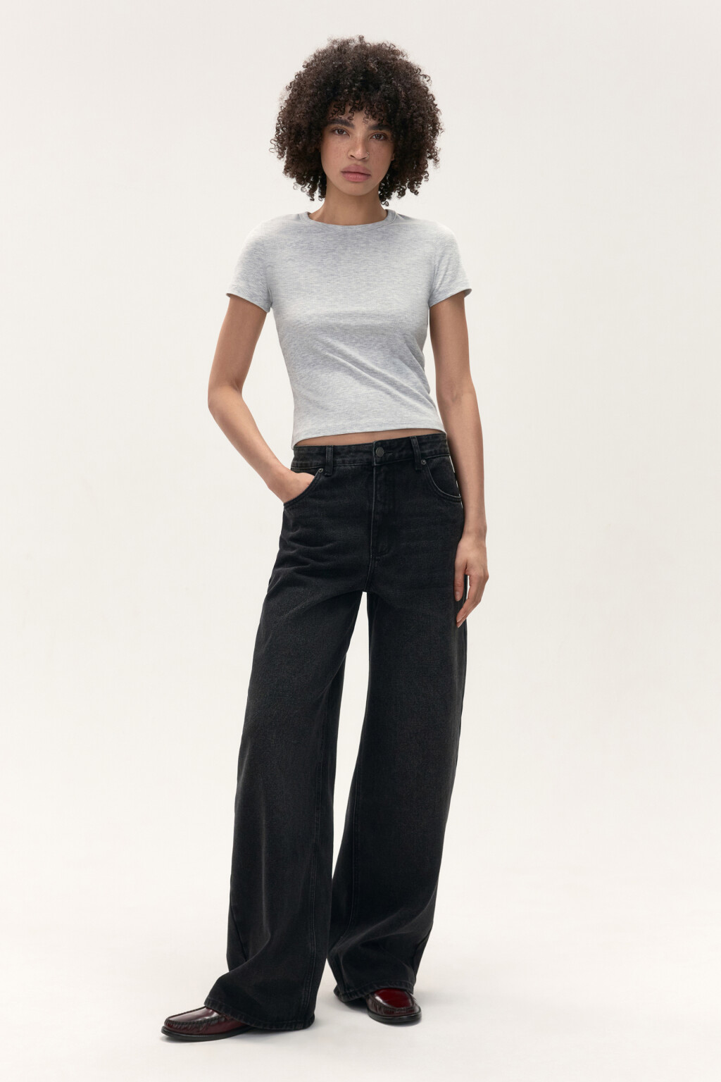 Футболка из фактурного трикотажа - цвет серый - 4