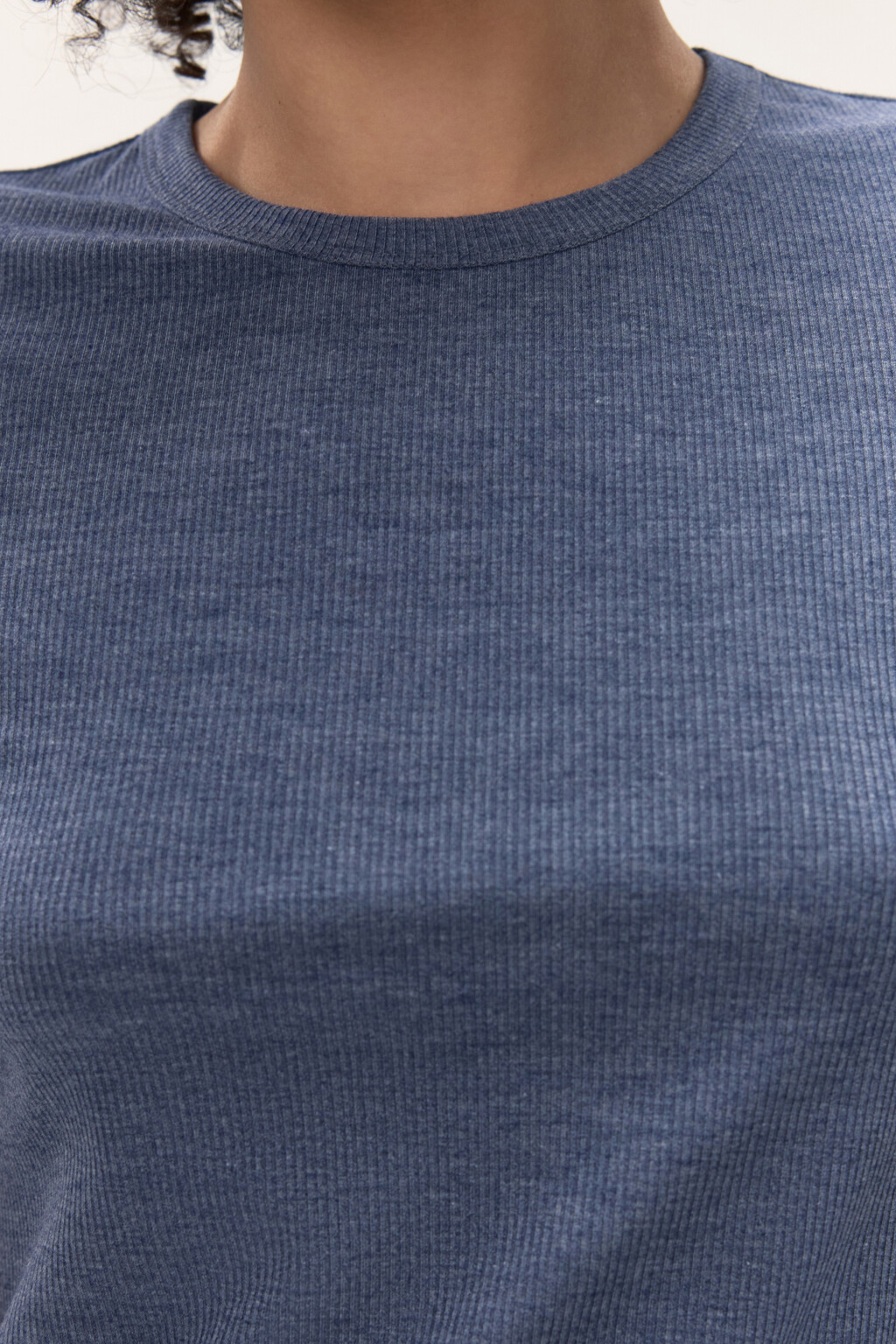 Футболка из фактурного трикотажа - цвет синий - 5