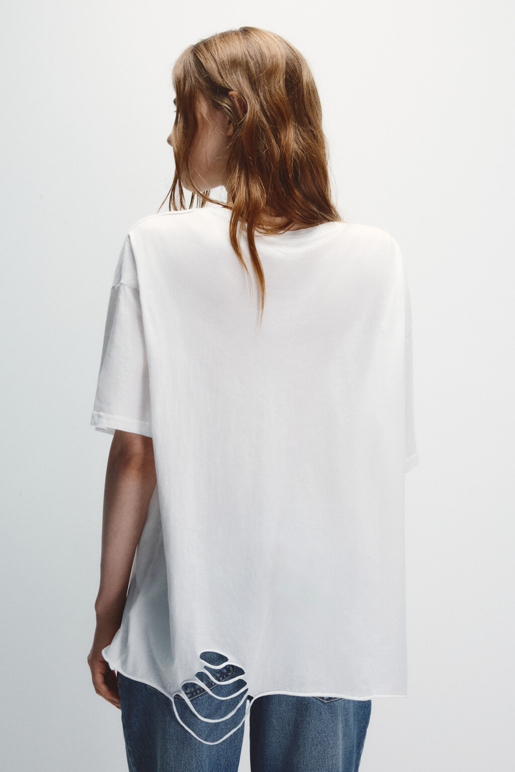 Футболка рваная с надписью - цвет белый - 4