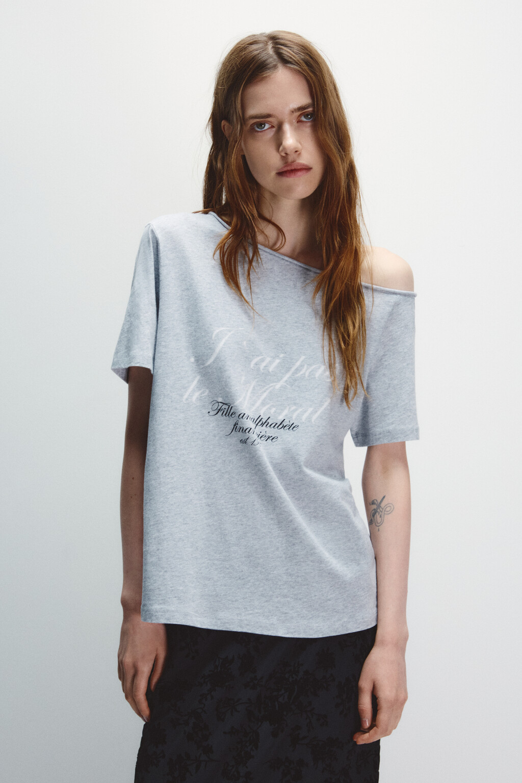 Футболка-топ с открытым плечом - цвет серый - 2