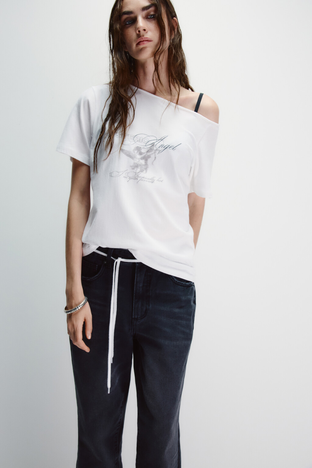 Футболка-топ с открытым плечом - цвет белый - 1