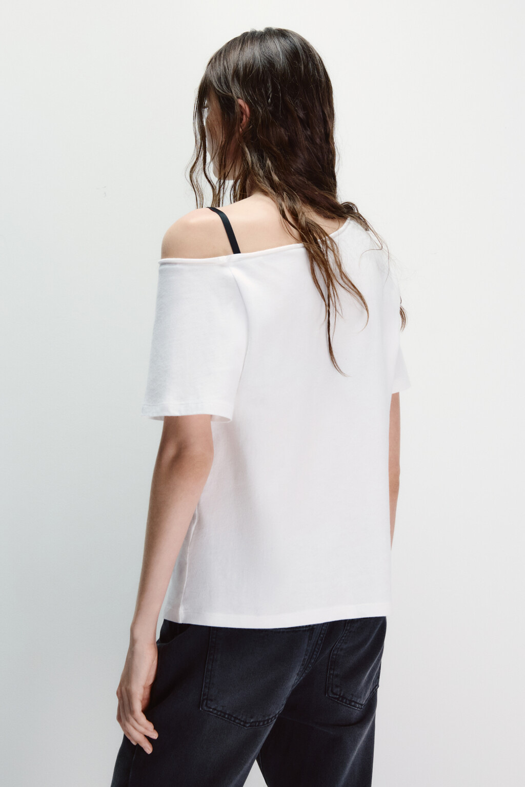 Футболка-топ с открытым плечом - цвет белый - 4