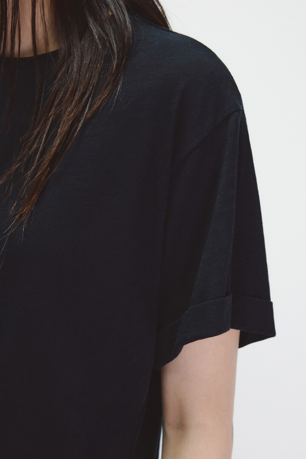 Футболка из тонкого трикотажа - цвет черный - 5