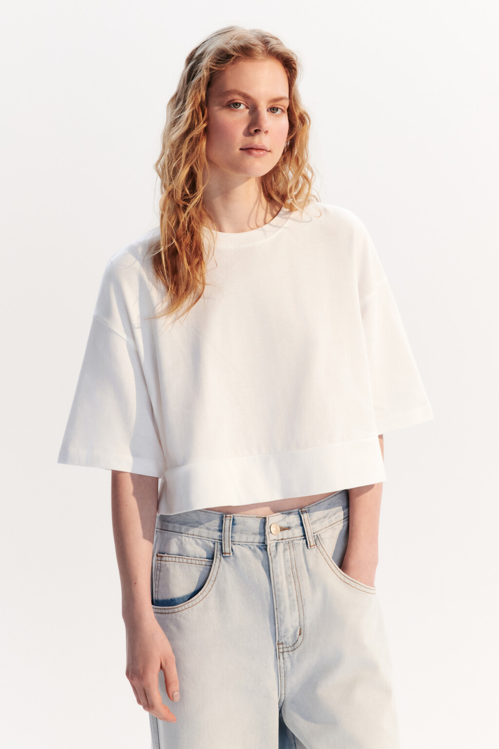 Футболка укороченная свободная - цвет белый - 2