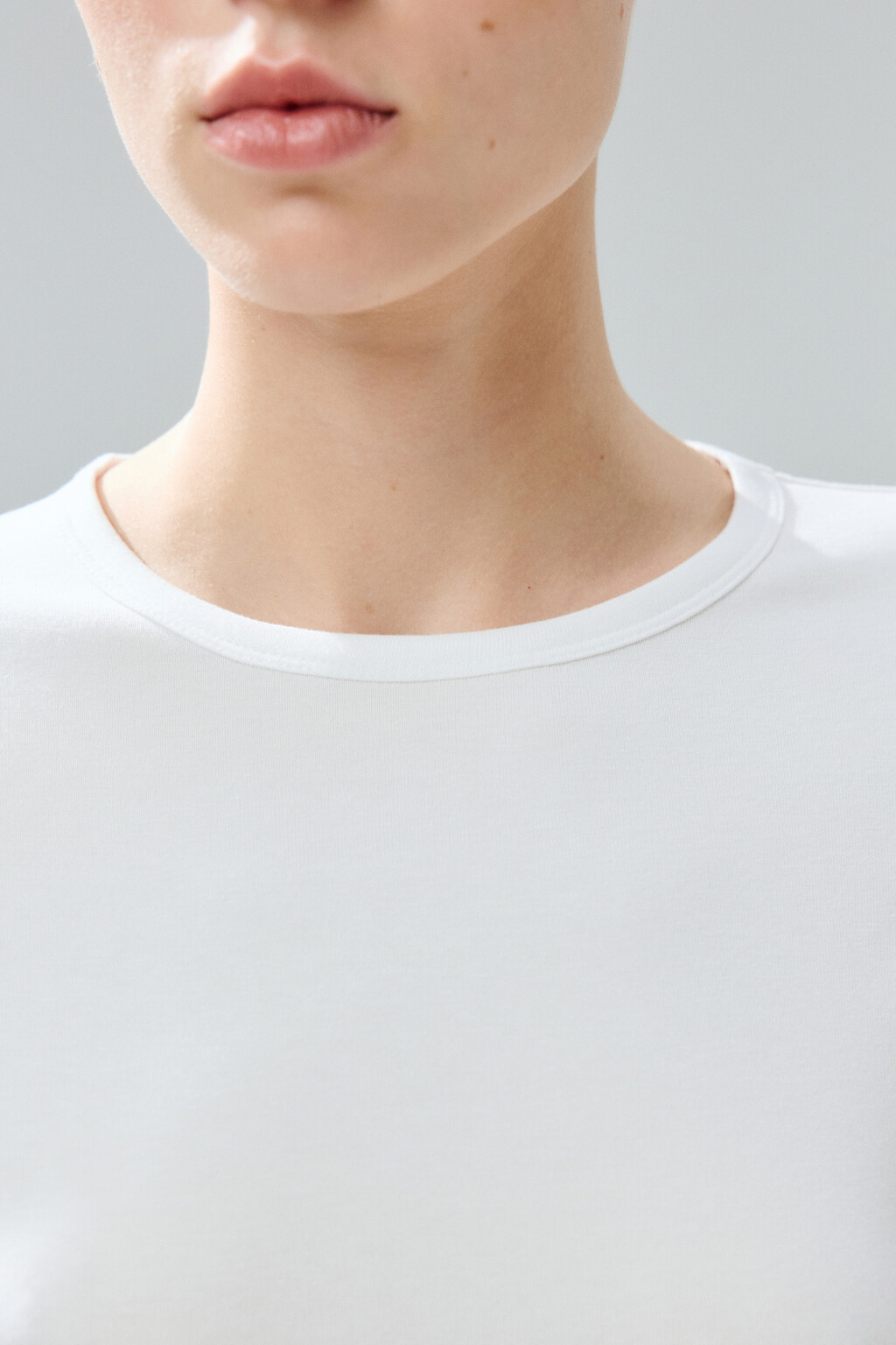 Футболка облегающая из вискозы - цвет белый - 5