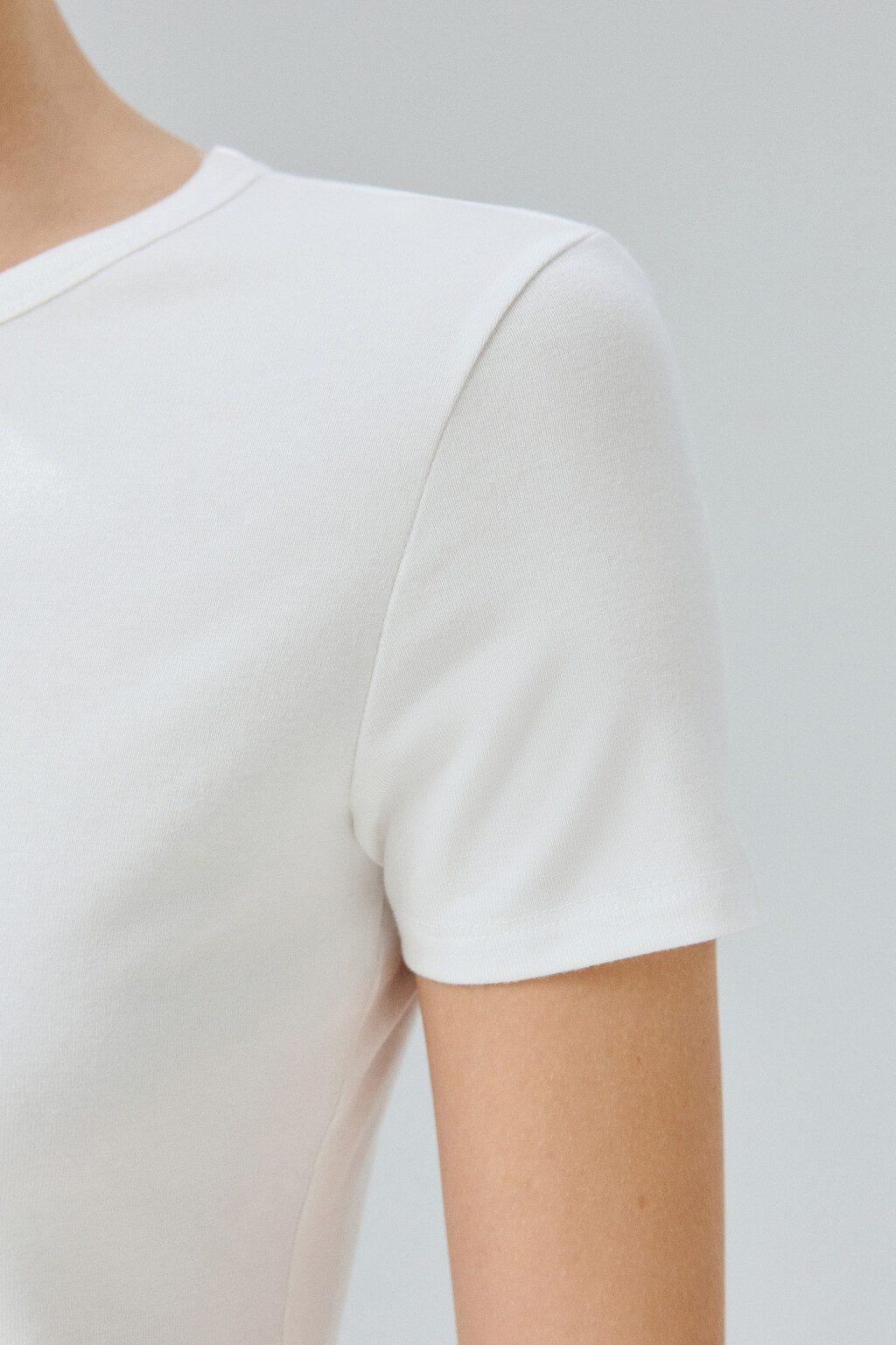 Футболка облегающая из вискозы - цвет белый - 6