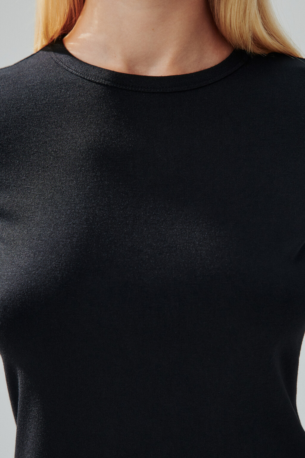 Футболка облегающая из вискозы - цвет черный - 5