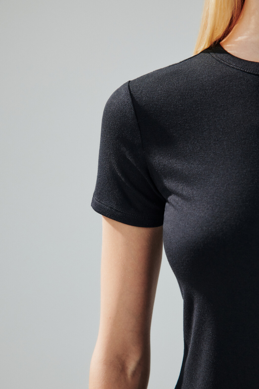 Футболка облегающая из вискозы - цвет черный - 6