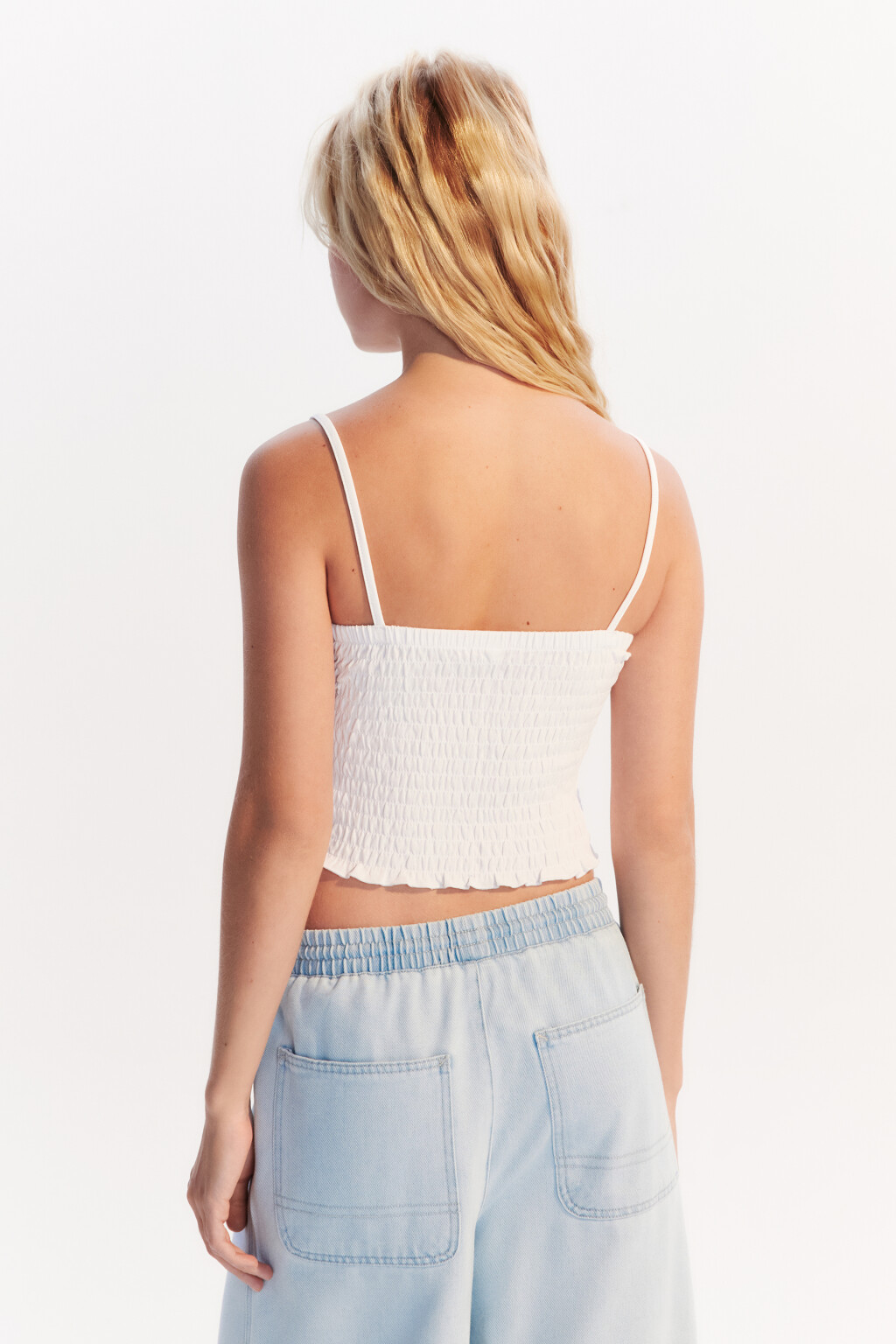 Кроп-топ на тонких бретельках - цвет белый - 3