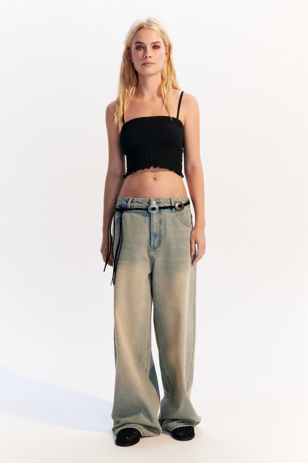 Кроп-топ на тонких бретельках - цвет черный - 4