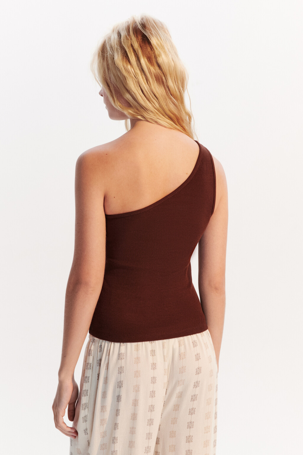 Майка в рубчик на одно плечо - цвет коричневый - 3