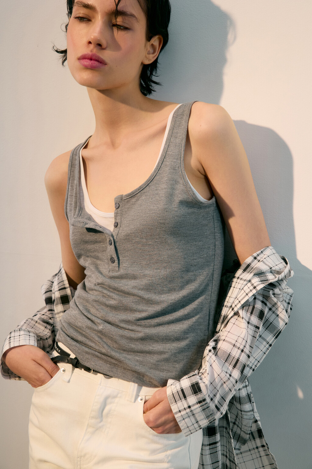 Майка трикотажная с застежкой на груди - цвет серый - 1