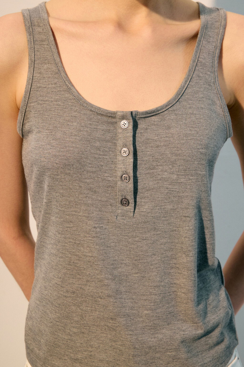 Майка трикотажная с застежкой на груди - цвет серый - 6