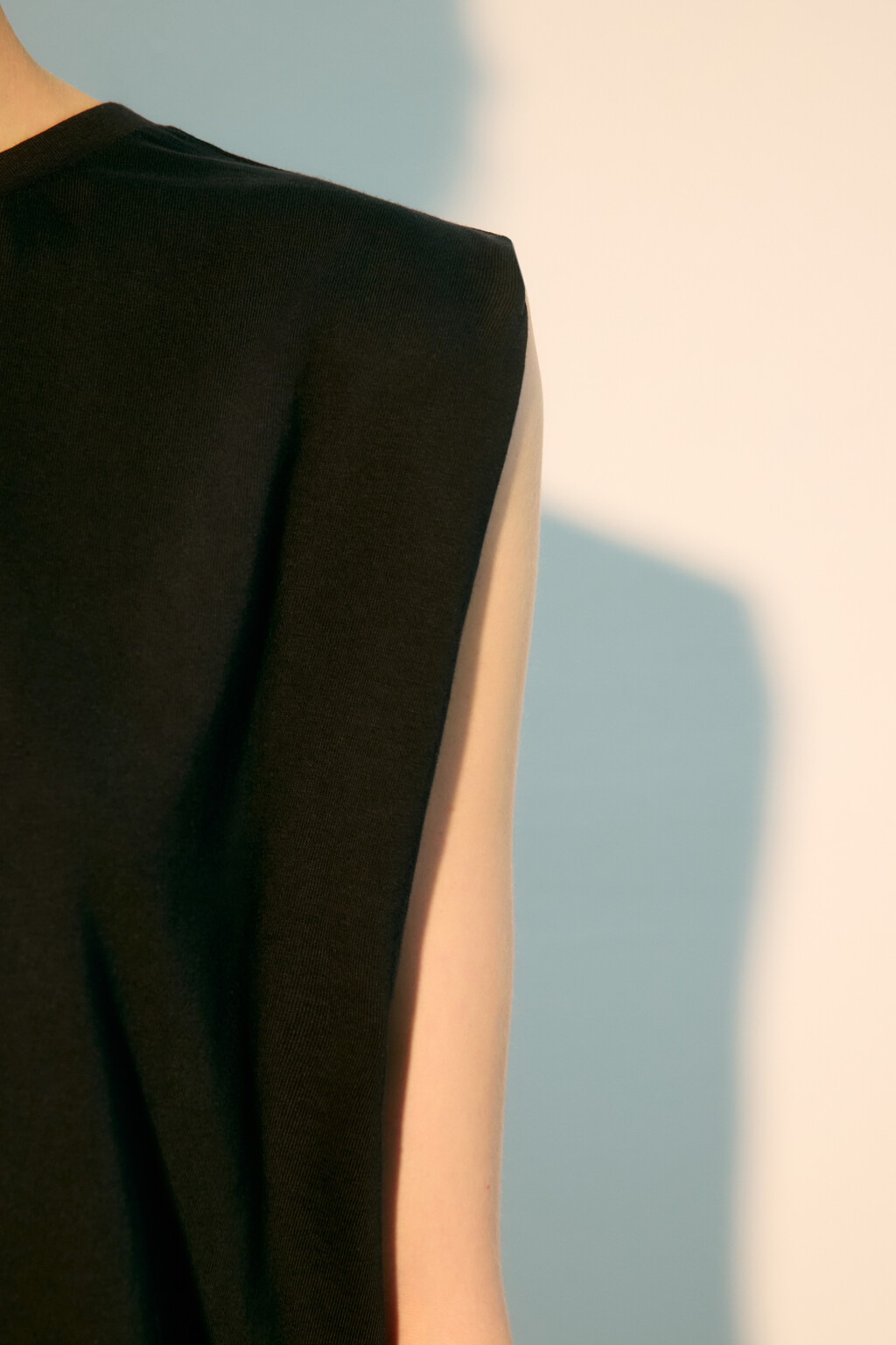 Футболка хлопковая без рукавов - цвет черный - 6