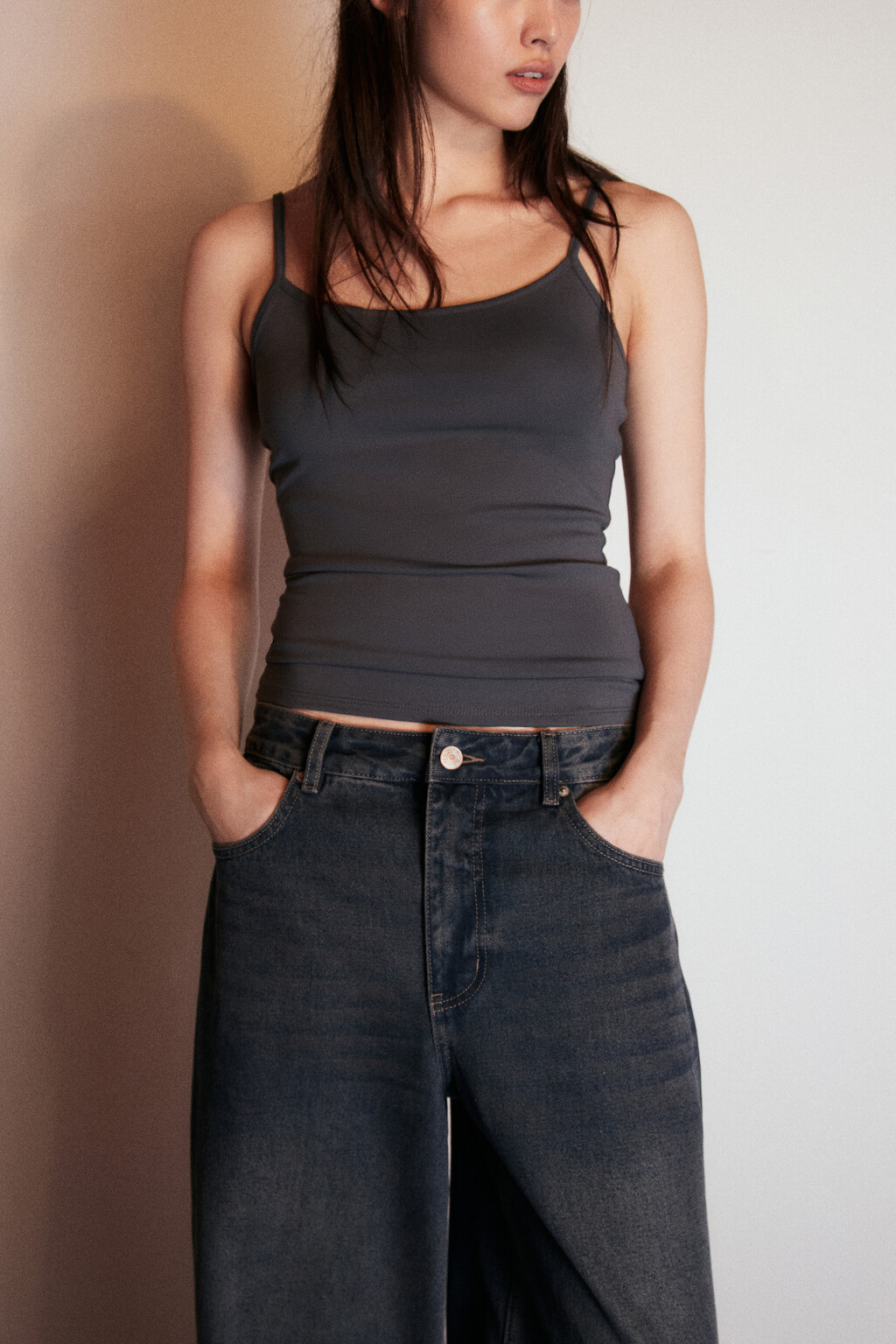 Майка гладкая на тонких бретелях - цвет серый - 1