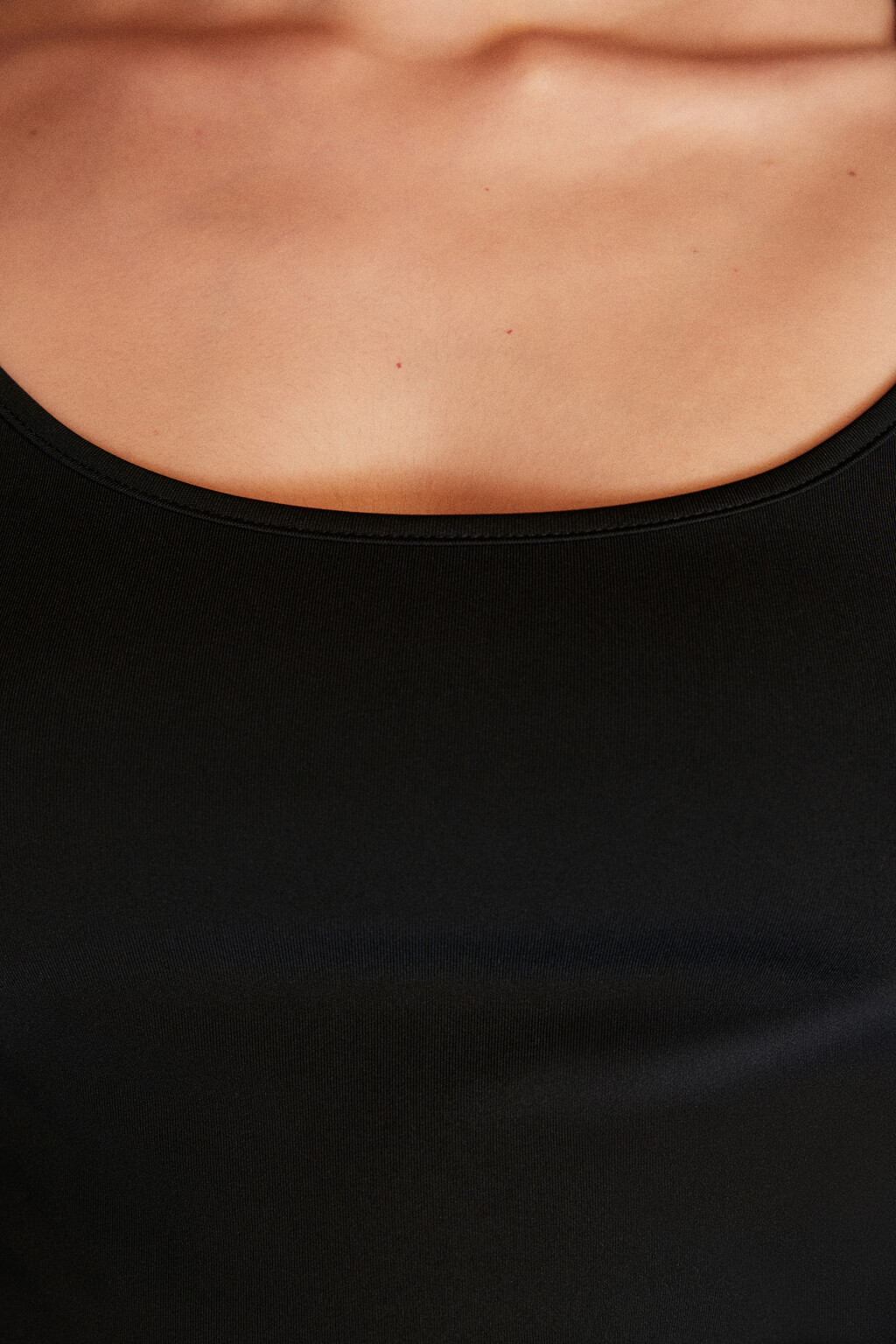 Майка гладкая на тонких бретелях - цвет черный - 5