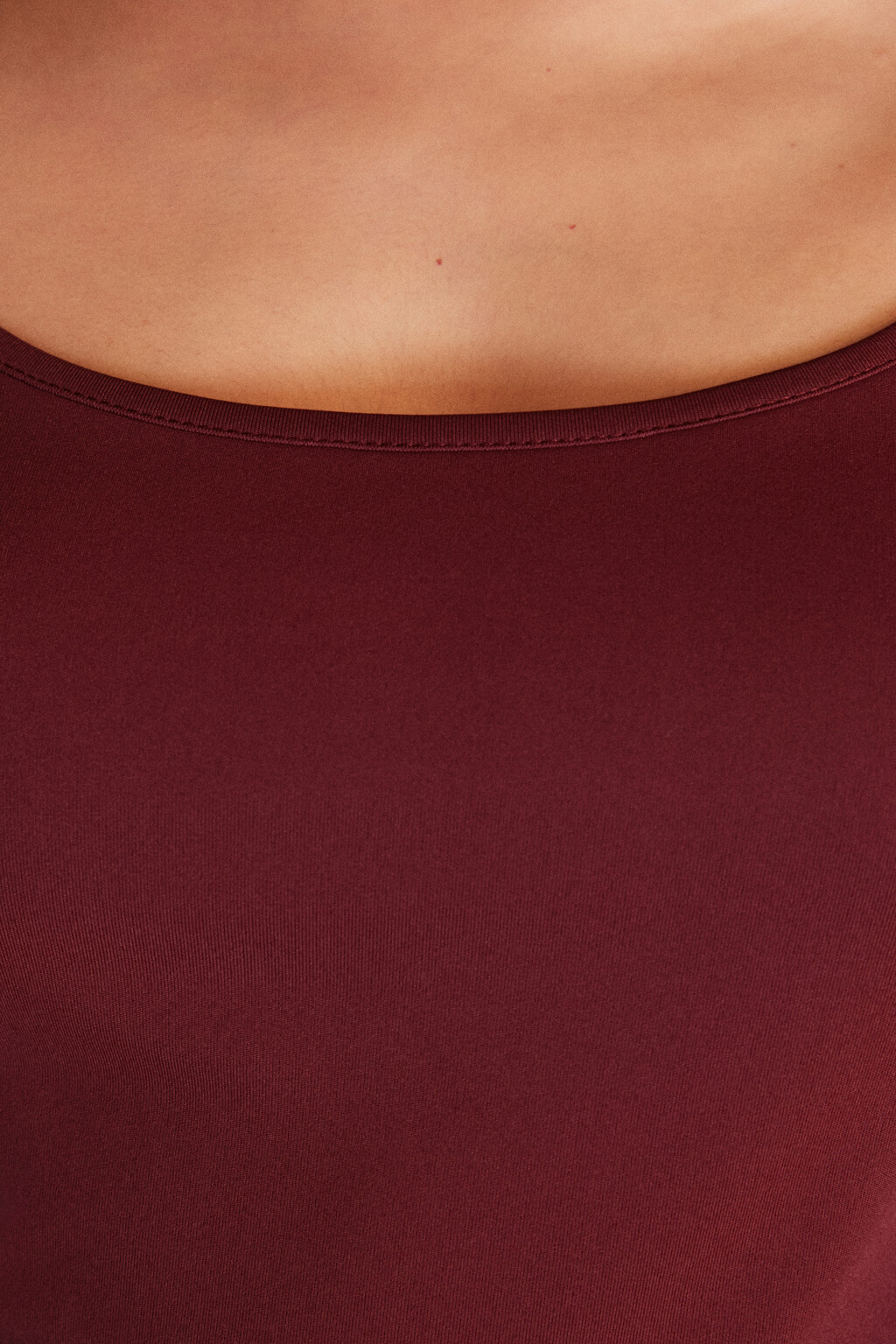 Майка гладкая на тонких бретелях - цвет бордовый - 5
