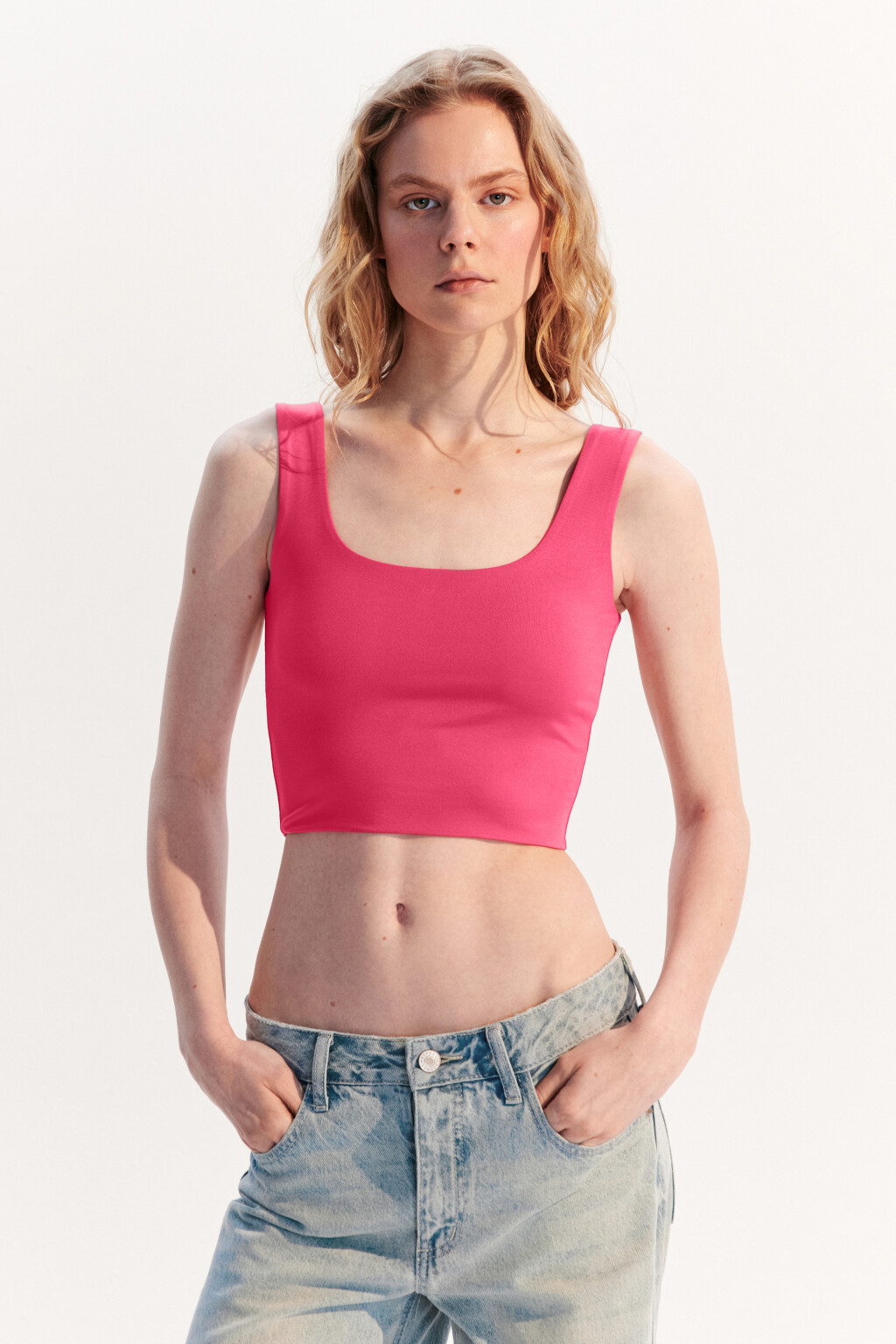 Майка-топ гладкая на широких бретелях - цвет розовый - 2