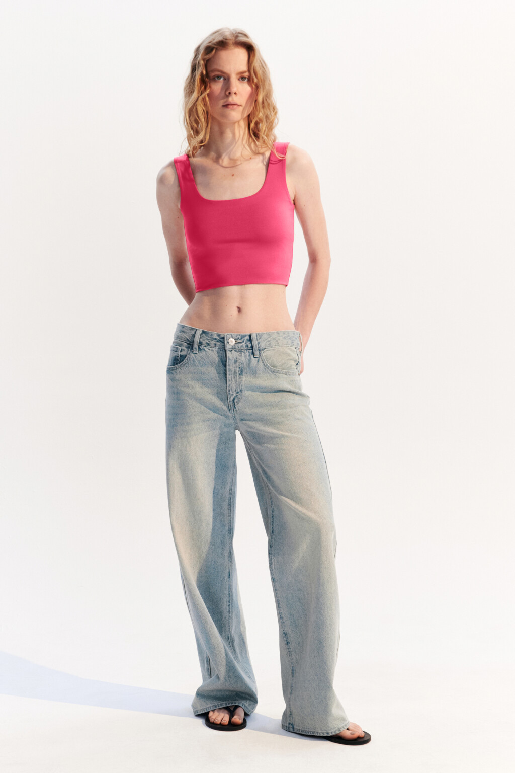 Майка-топ гладкая на широких бретелях - цвет розовый - 4