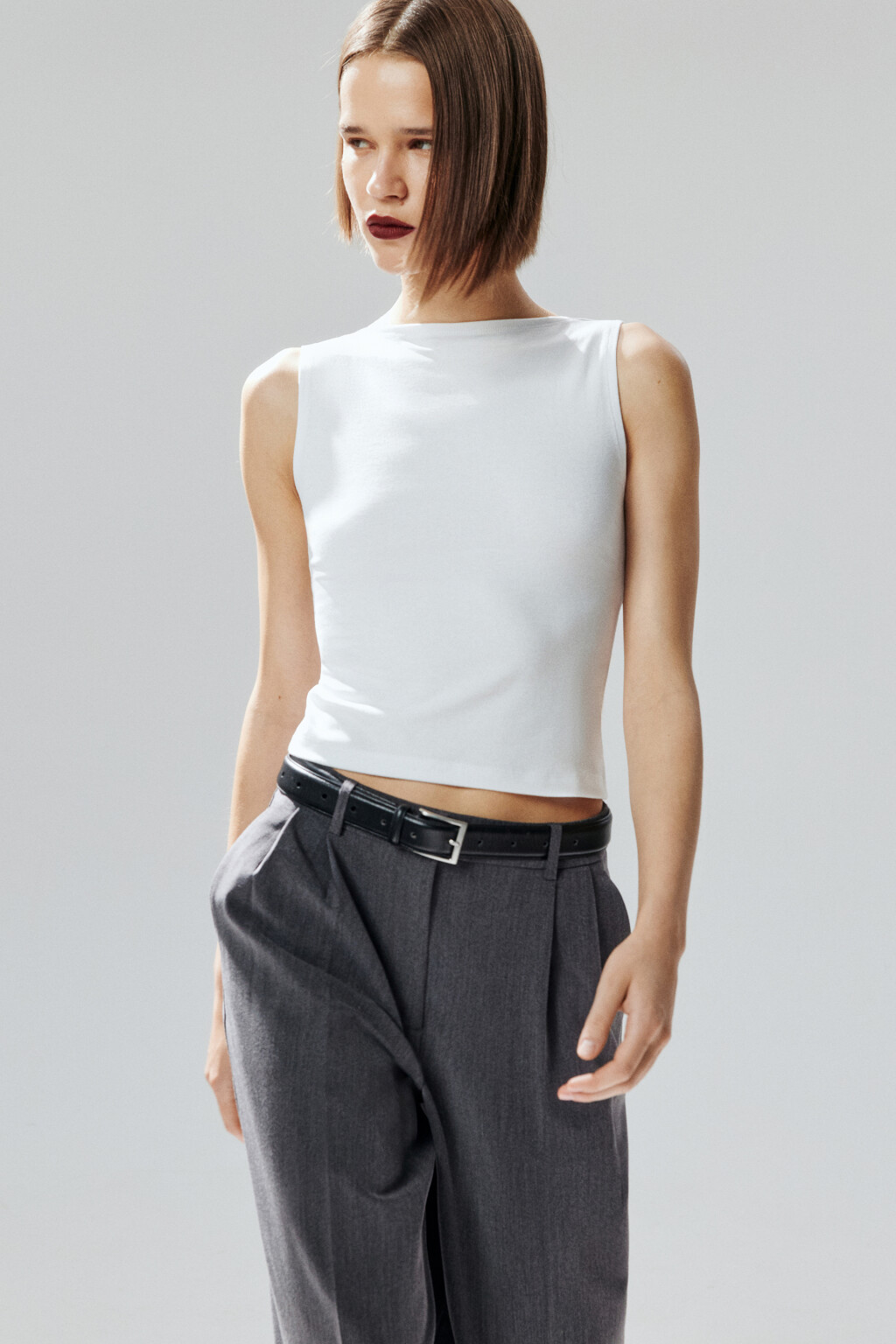 Майка вискозная с вырезом-лодочкой - цвет белый - 1