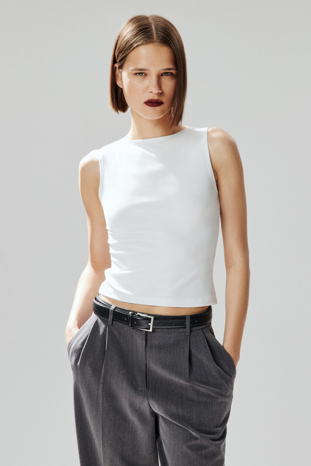 Майка вискозная с вырезом-лодочкой - цвет белый - 2