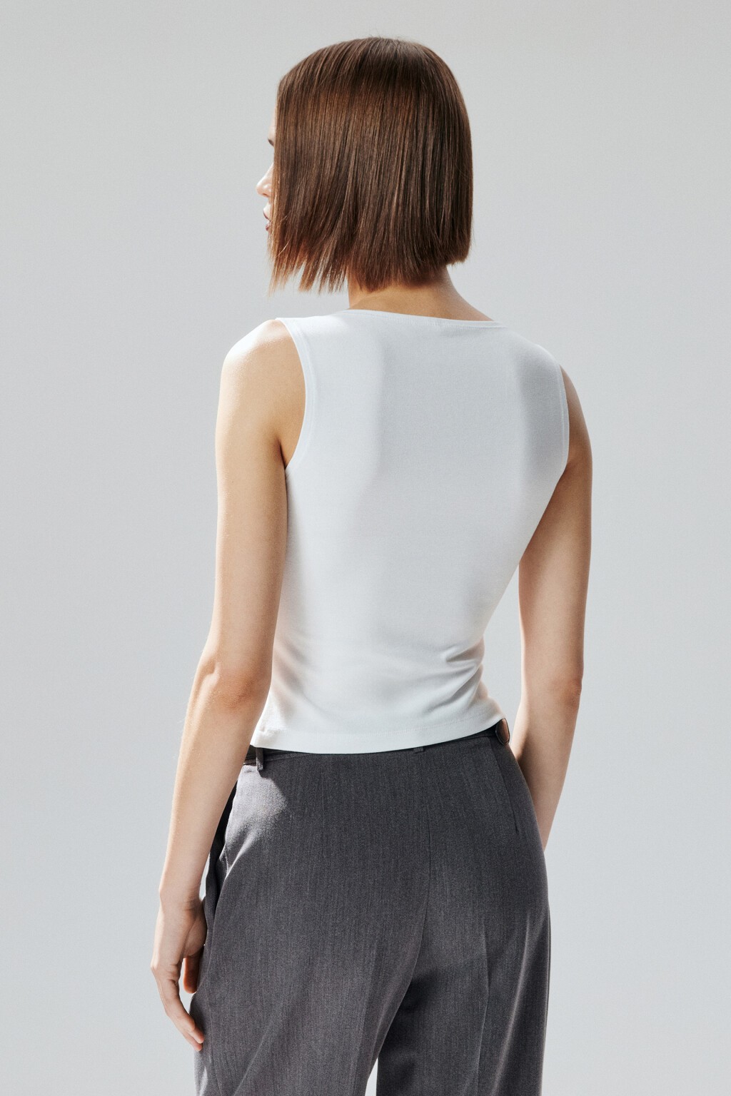 Майка вискозная с вырезом-лодочкой - цвет белый - 3