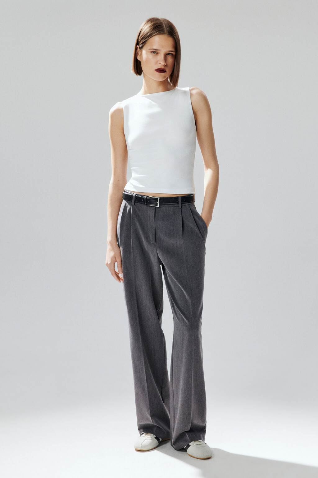 Майка вискозная с вырезом-лодочкой - цвет белый - 4