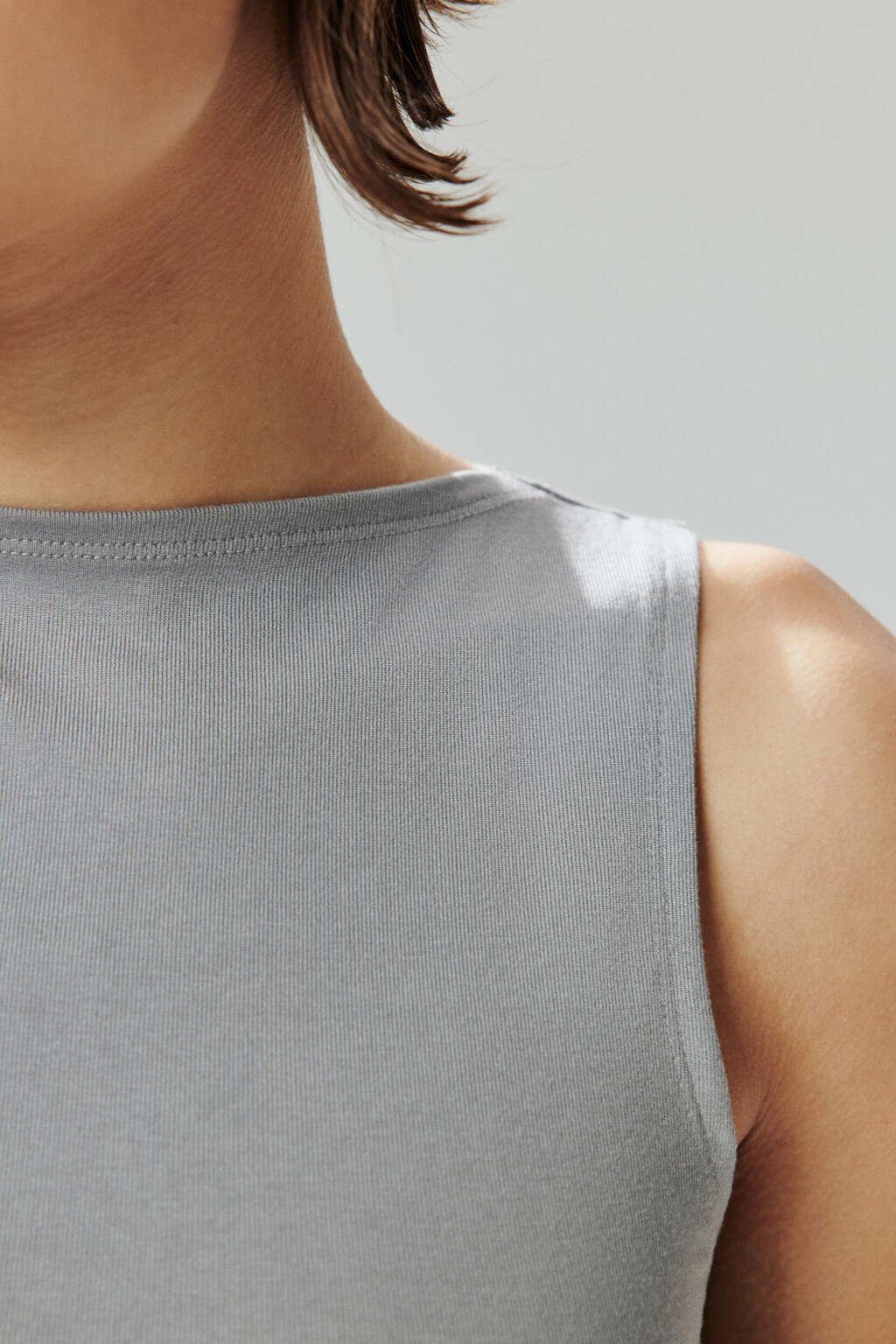 Майка вискозная с вырезом-лодочкой - цвет серый - 6