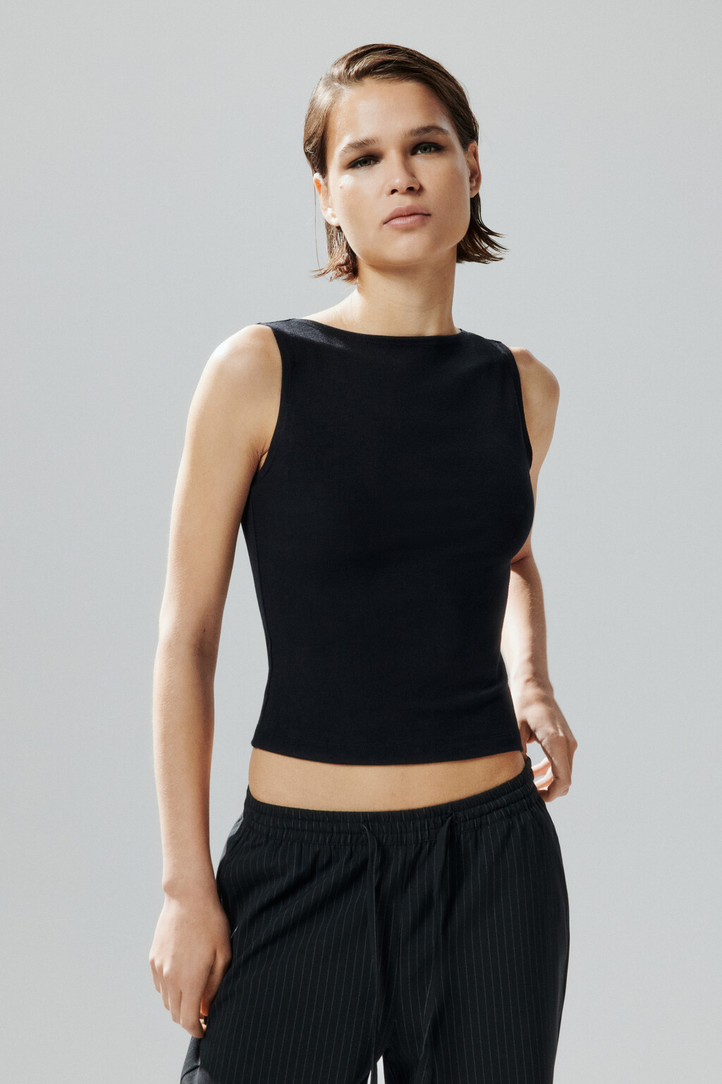 Майка вискозная с вырезом-лодочкой - цвет черный - 2