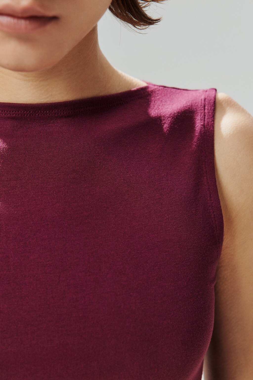 Майка вискозная с вырезом-лодочкой - цвет бордовый - 6