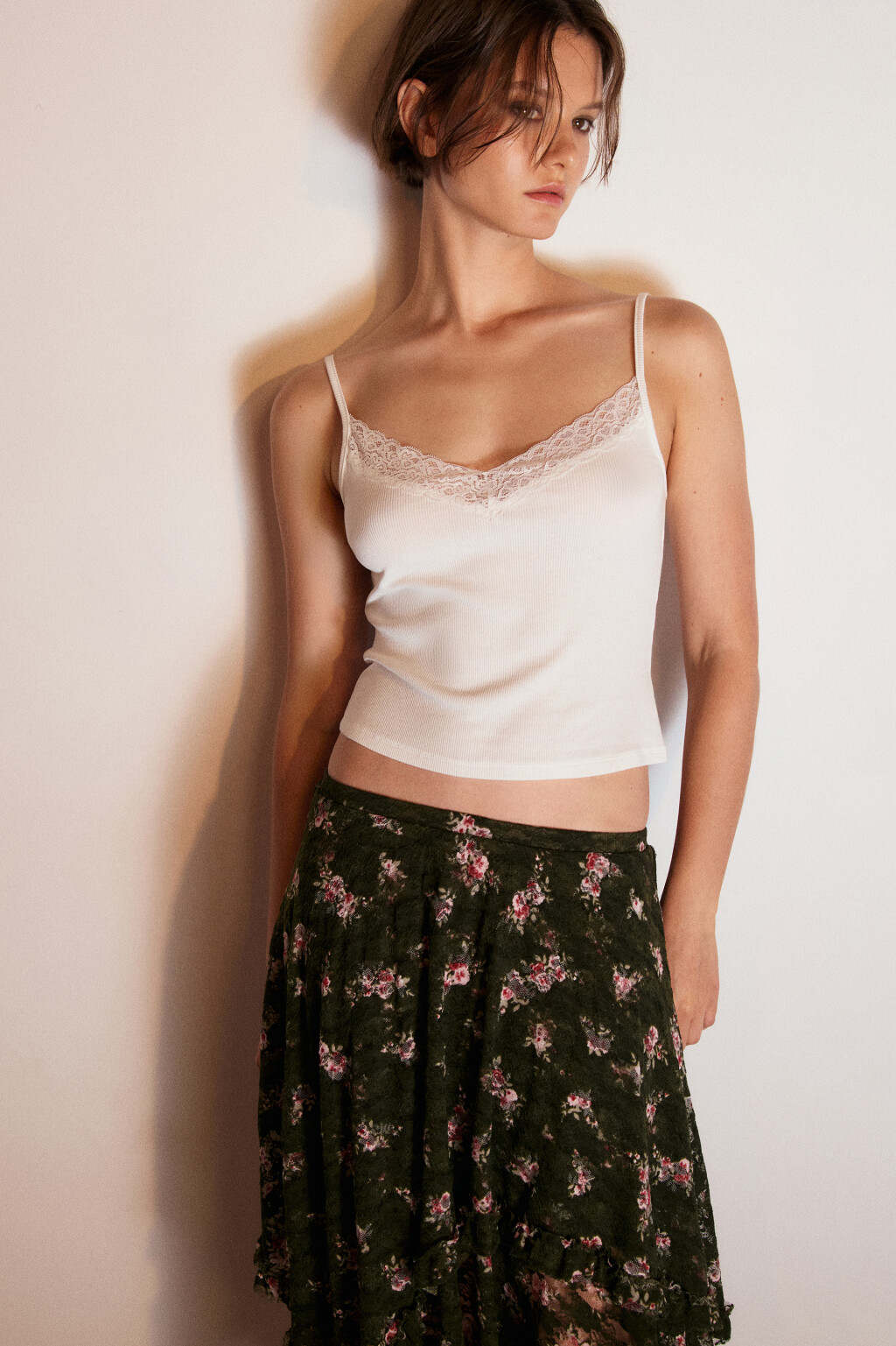 Топ на бретельках с кружевом - цвет белый - 1