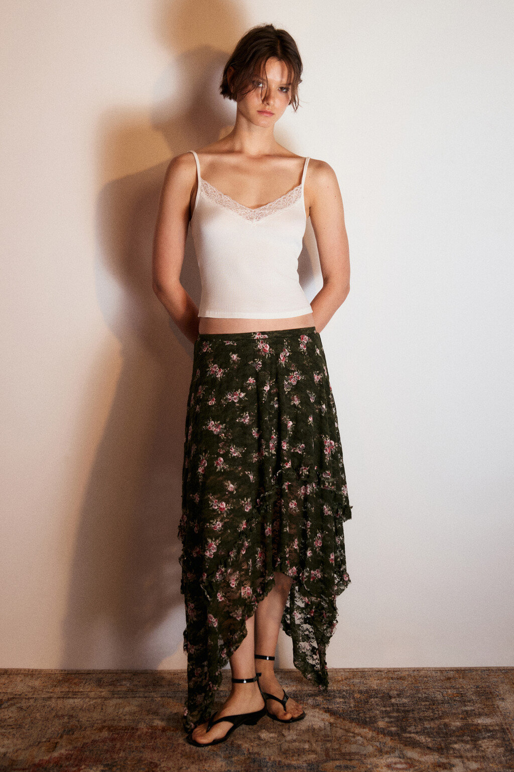 Топ на бретельках с кружевом - цвет белый - 4