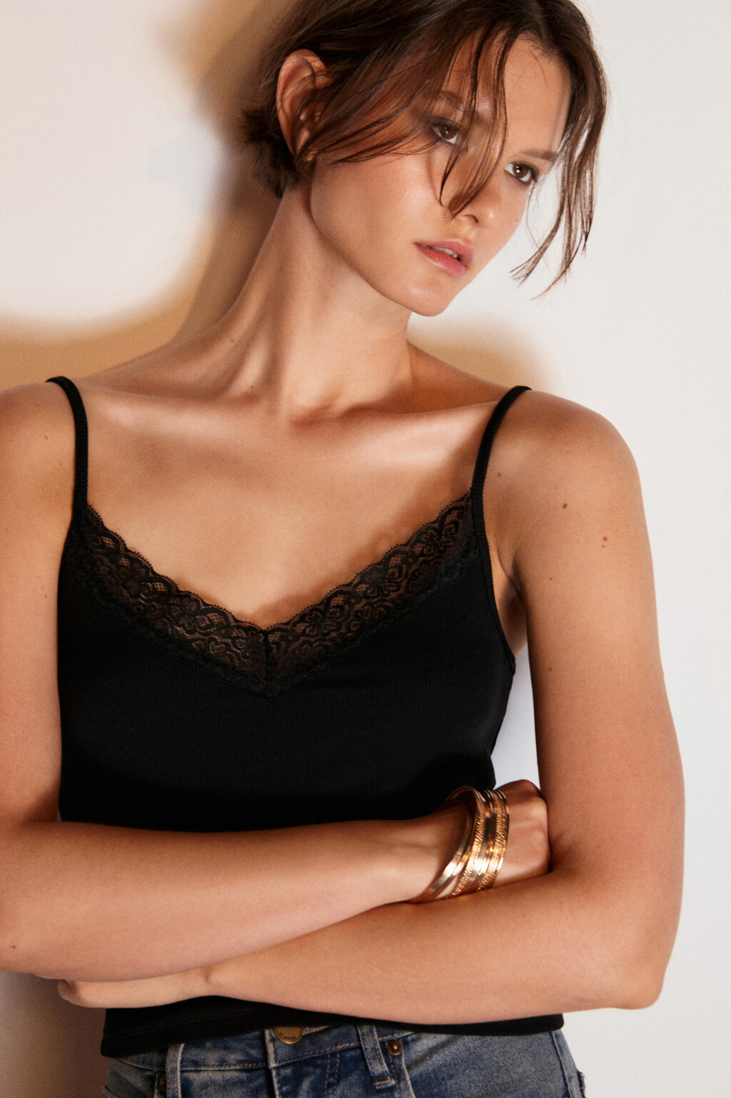 Топ на бретельках с кружевом - цвет черный - 1