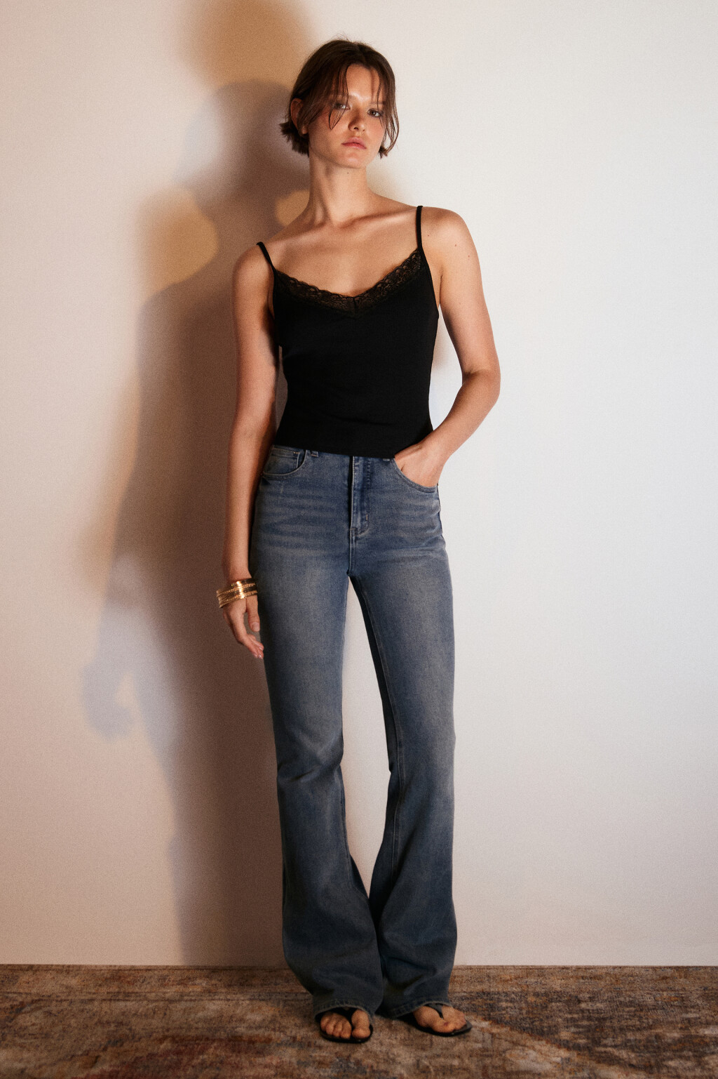 Топ на бретельках с кружевом - цвет черный - 4