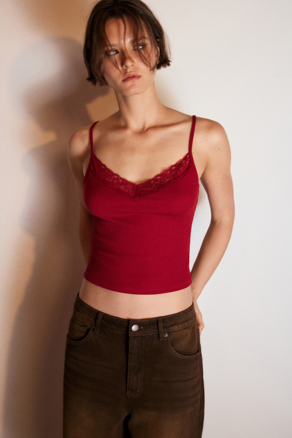 Топ на бретельках с кружевом - цвет бордовый - 1