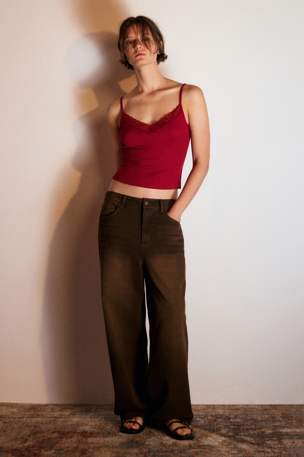 Топ на бретельках с кружевом - цвет бордовый - 4