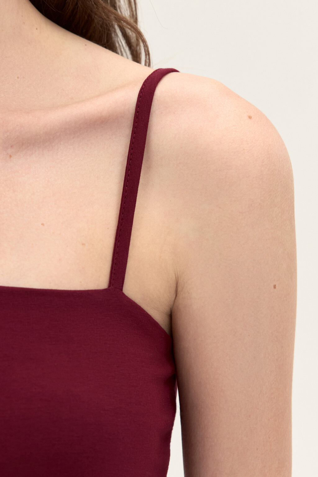 Топ-майка на тонких бретелях - цвет бордовый - 6