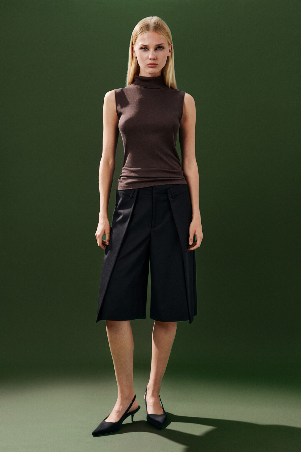 Топ-водолазка без рукавов - цвет коричневый - 5