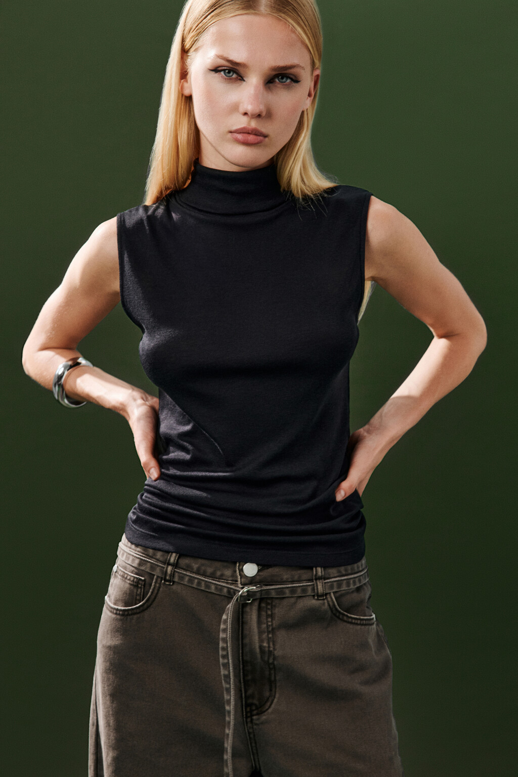 Топ-водолазка без рукавов - цвет черный - 1