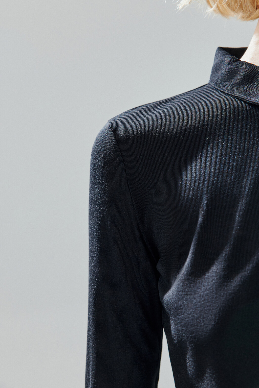 Лонгслив-поло из тонкого трикотажа - цвет черный - 6