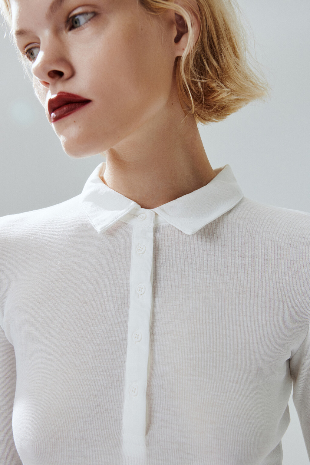 Лонгслив-поло из тонкого трикотажа - цвет молочный - 6